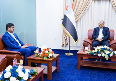 الرئيس الزُبيدي يوجه بسرعة تفريغ شحنات الوقود لاستقرار الأسواق