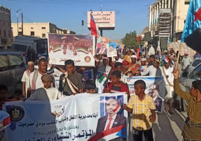 مسيرة شعبية في القطن تأييدا لمخرجات اللقاء التشاوري