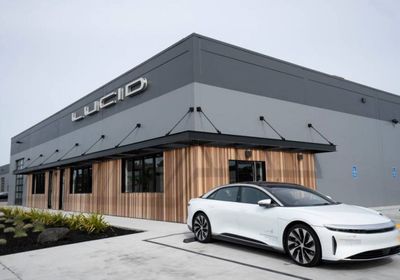 لوسيد تسجل خسارة أكبر وإيرادات أقل في الربع الأول من 2023