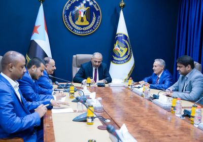 خطة طموحة للرئيس الزُبيدي: سرعة تأهيل مصافي عدن وتسهيل دخول النفط