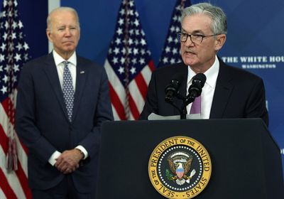 انهيار ثقة الأمريكيين في باول وبايدن بسبب الأزمة الاقتصادية