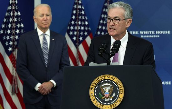 انهيار ثقة الأمريكيين في باول وبايدن بسبب الأزمة الاقتصادية