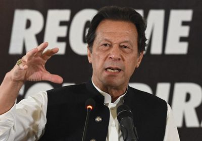عمران خان عاد إلى مقر إقامته في لاهور