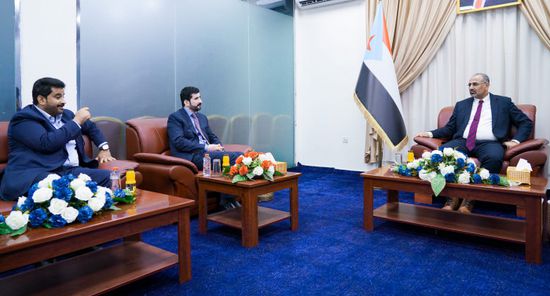 خلال استقباله محافظ صنعاء.. الرئيس الزُبيدي يطلع على الانتهاكات الحوثية