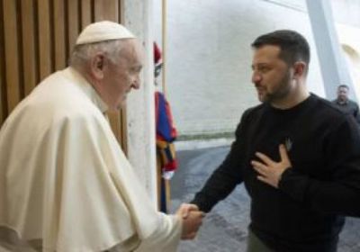 زيلينسكي يدعو البابا فرانسيس للانضمام لصيغة السلام الأوكرانية