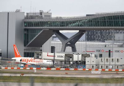 إغلاق مدرج مطار جاتويك للاشتباه في "طائرة مسيرة"