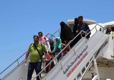 رحلة جوية تحمل عالقين في السودان تهبط بعدن