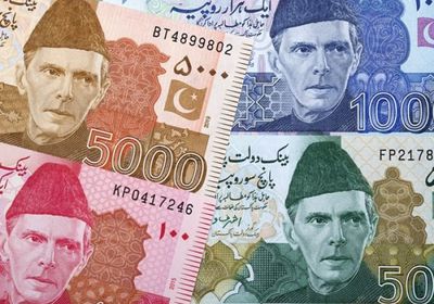 الروبية الباكستانية تهوي جراء الاضطرابات السياسية