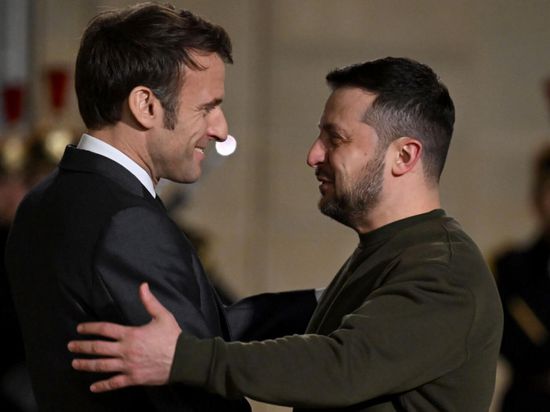 ماكرون يستقبل زيلينسكي في الإليزيه