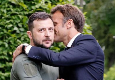 ماكرون وزيلينسكي يدعوان لفرض عقوبات جديدة على روسيا