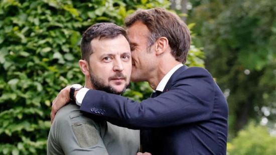 ماكرون وزيلينسكي يدعوان لفرض عقوبات جديدة على روسيا