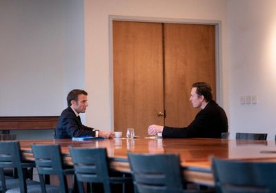 ماكرون يستضيف إيلون ماسك ويدعوه للاستثمار في فرنسا