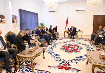 الرئيس الزُبيدي والعليمي يجتمعان بسفراء الاتحاد الأوروبي