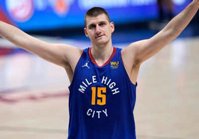 يوكيتش يقود ناجتس للفوز على ليكرز