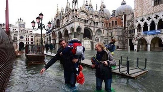 مقتل شخصين وإجلاء الآلاف بعد اجتياح فيضانات إيطاليا