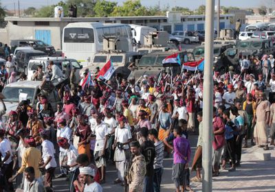 على عدن المستقلة.. بث مباشر لوصول الرئيس الزبيدي إلى المكلا