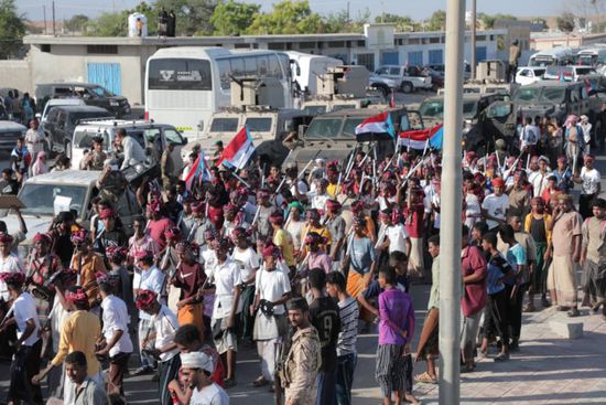 على عدن المستقلة.. بث مباشر لوصول الرئيس الزبيدي إلى المكلا