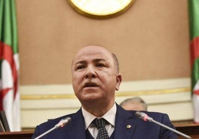 وصول رئيس الوزراء الجزائري إلى جدة للمشاركة بالقمة العربية