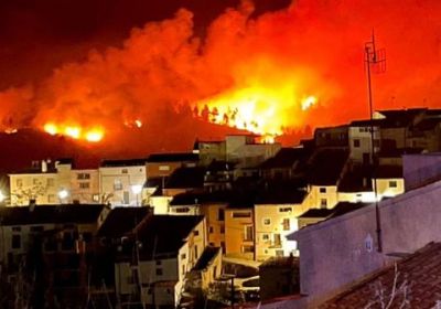 حريق الغابات يجلي 600 شخص من منازلهم بإسبانيا