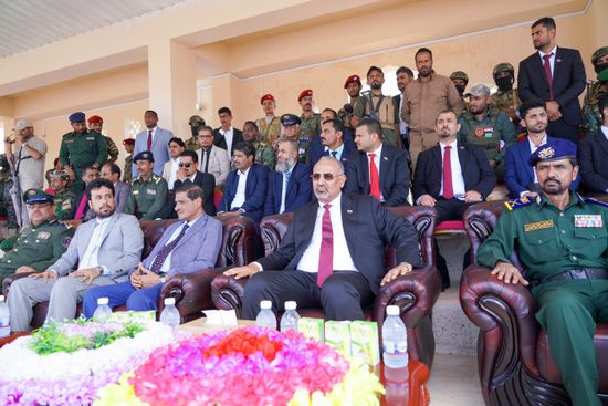 برفقة البحسني.. الرئيس الزُبيدي يتفقد كلية الشرطة في المكلا