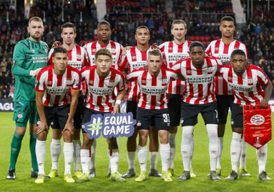 أيندهوفن يكتفي بتعادل مخيب ليعيد أياكس إلى المنافسة