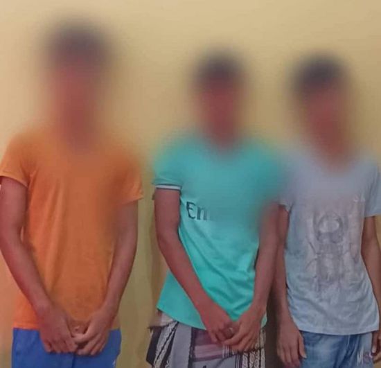 الأمن يلقي القبض على عصابة متهمة بسرقة منزل في عدن