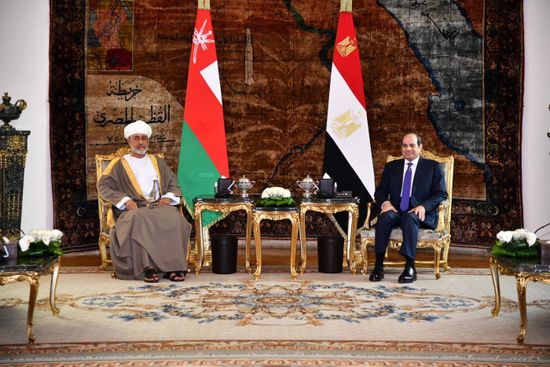 الرئيس السيسي يرحب بسلطان عمان في مصر