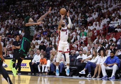 هيت يسحق سيلتيكس ويتقدم في نهائي الشرق بالسلة الأمريكي