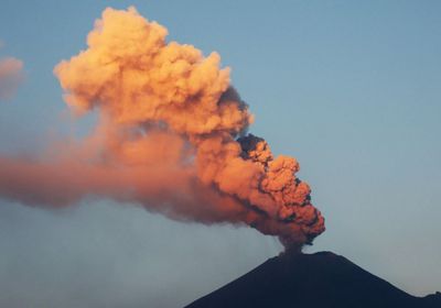 المكسيك ترفع مستوى الإنذار بسبب بركان بوبوكاتيبيل