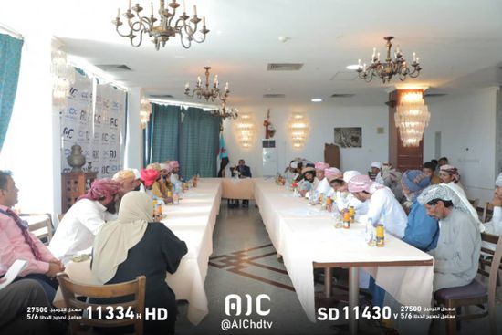 بن بريك يلتقي مشايخ قبيلة المناهيل