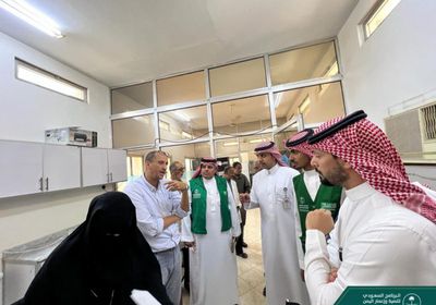 البرنامج السعودي يدرس موقع محطة مياه عملاقة بعدن