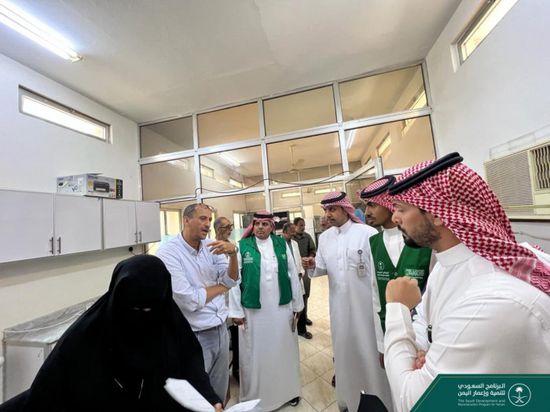 البرنامج السعودي يدرس موقع محطة مياه عملاقة بعدن