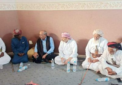 الكثيري والجابري يبحثان مع مشائخ المناهيل الوضع بصحراء حضرموت