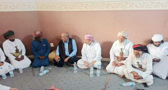 الكثيري والجابري يبحثان مع مشائخ المناهيل الوضع بصحراء حضرموت
