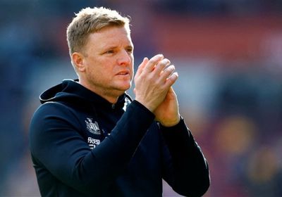 مدرب نيوكاسل يعلق على مشاركته بدوري الأبطال الموسم المقبل