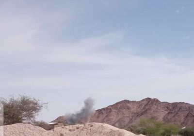 تنظيم القاعدة الإرهابي يستهدف طقما عسكريا بمسيرة في شبوة