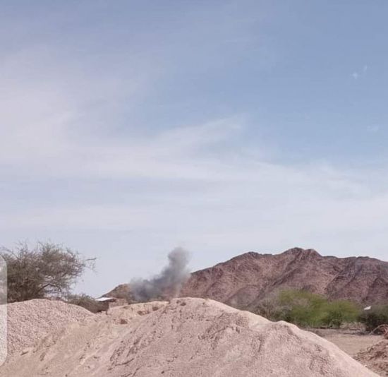 تنظيم القاعدة الإرهابي يستهدف طقما عسكريا بمسيرة في شبوة