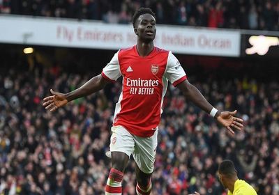 بوكايو ساكا يجدد عقده مع آرسنال حتى 2027