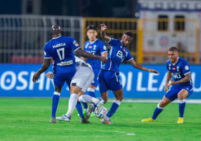 العدالة يخرج من الهبوط عبر الهلال