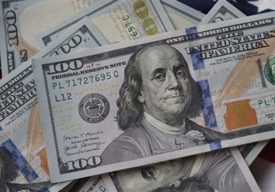 الدولار يقترب لأعلى  مستوى له في شهرين