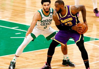 تيتوم ينتفض ليحافظ على آمال سيلتيكس بالفوز على هيت