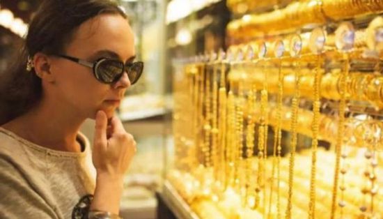 أسعار الذهب تتراجع في بداية التعاملات بمصر