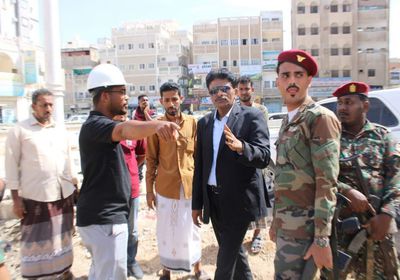 مأمور المكلا يتفقد معدلات إنجاز المشاريع التعليمية بالمديرية