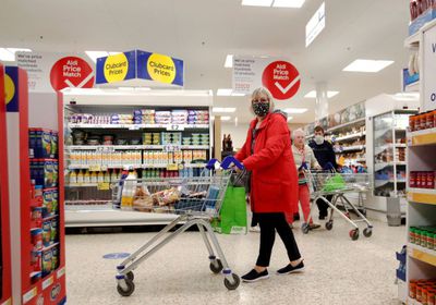 مبيعات التجزئة البريطانية تتجاوز التوقعات في أبريل