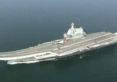 حاملة طائرات صينية تعبر مضيق تايوان