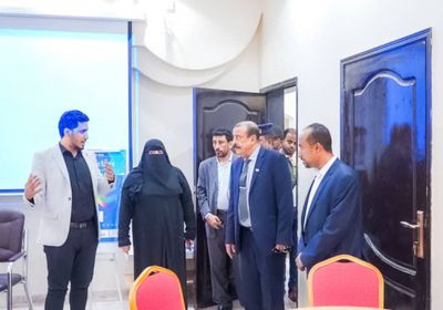 بن بريك يتفقد مقر مؤسسة وطن للتنمية