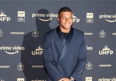 مبابي يحصد جائزة أفضل لاعب بالدوري الفرنسي