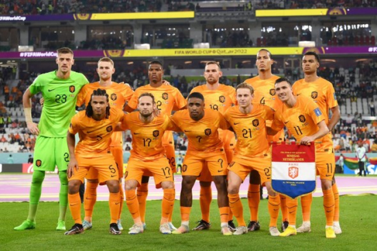 كومان يعلن تشكيلة هولندا في نهائيات دوري الأمم