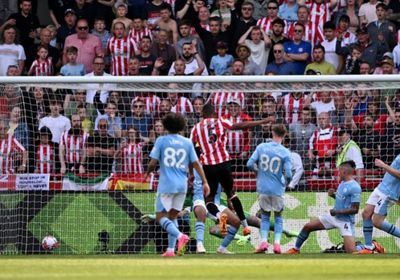 برنتفورد يتعاقد مع الحارس الهولندي فليكن من فرايبورج