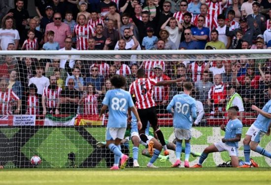 برنتفورد يتعاقد مع الحارس الهولندي فليكن من فرايبورج